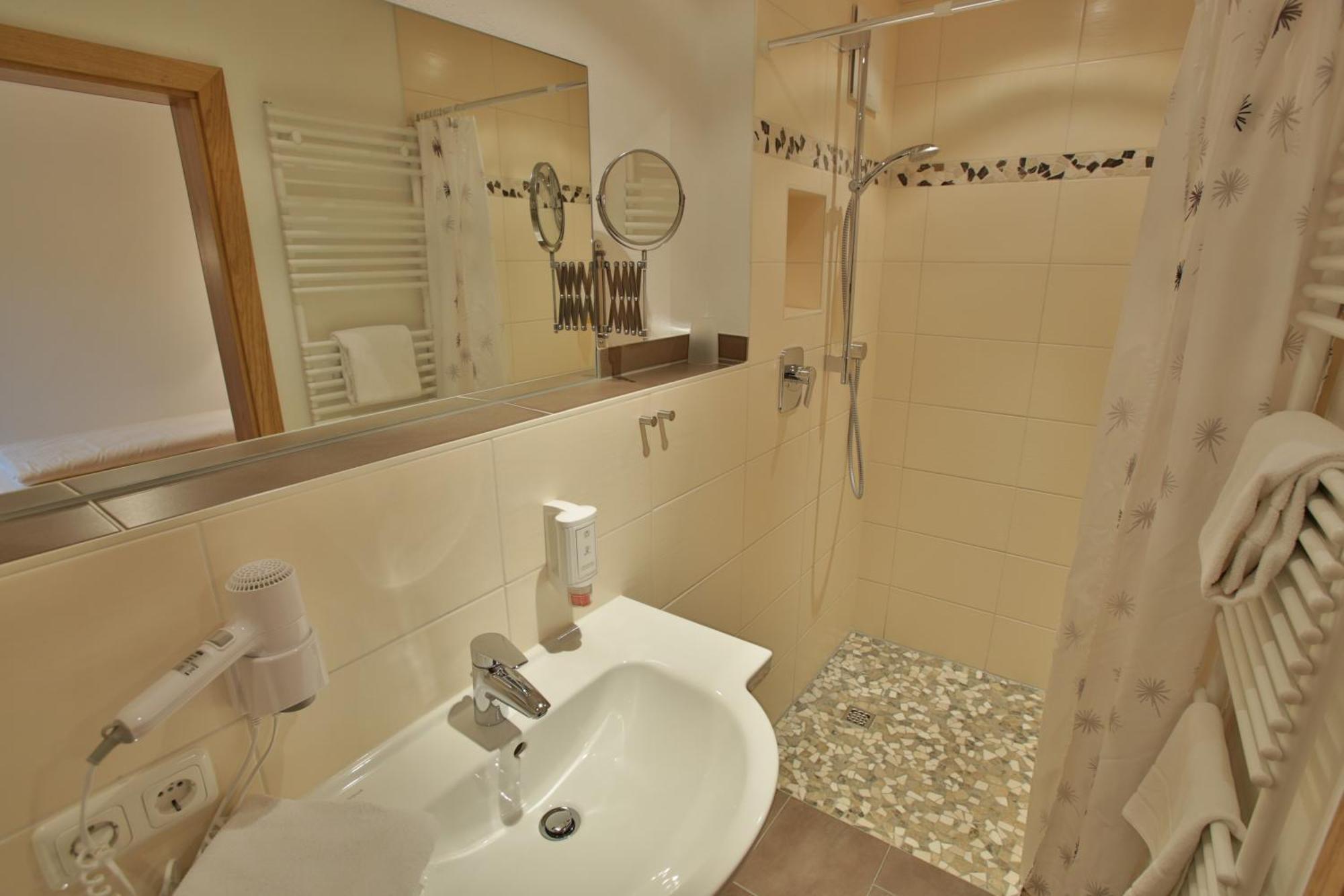 Pension Schweizerhaus Garni Weyarn Cameră foto