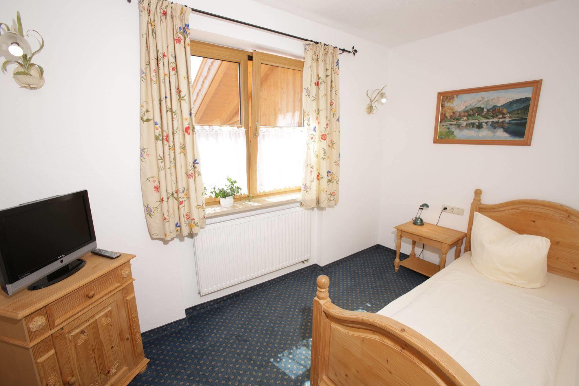 Pension Schweizerhaus Garni Weyarn Exterior foto
